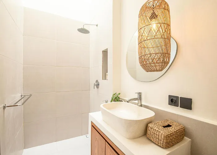 Brand New 2br 2 Mins To 度假居